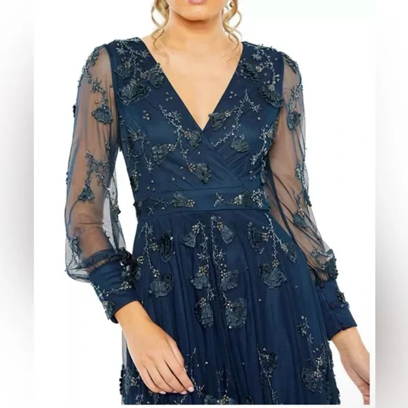 NWT Mac Duggal Mesh Long Sleeve V-Neck Tiered A Line Gown Size 16 Navy Twilight - Picture 2 of 8